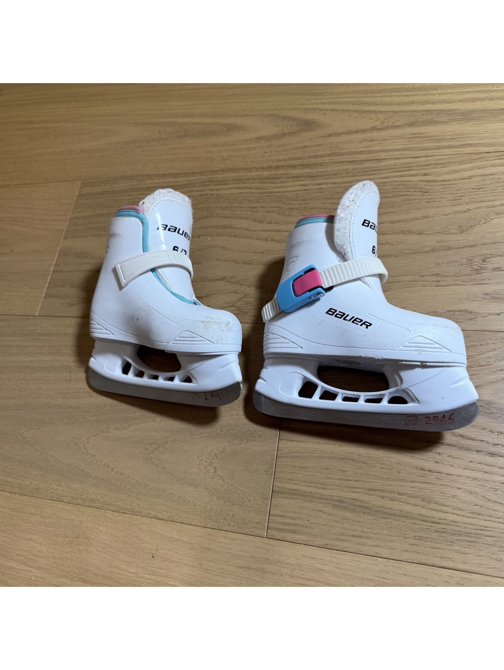 Bauer Kids' White Ice Skates – Size 6